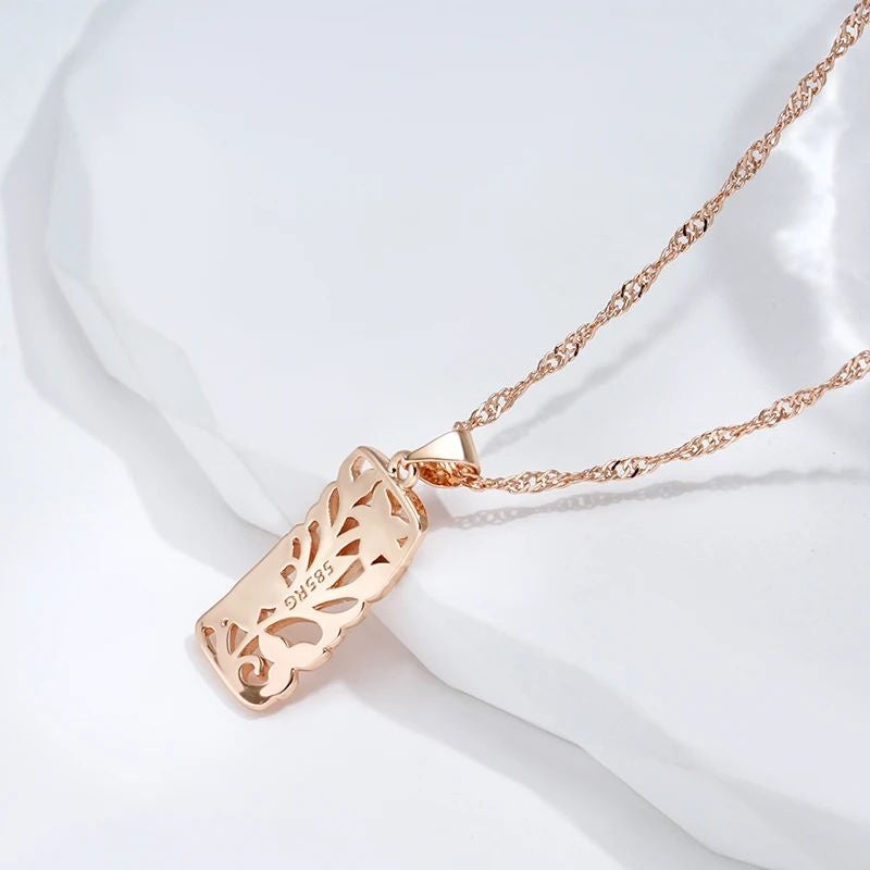 Lady's Hollowed-out Flower Pendant On The Collarbone