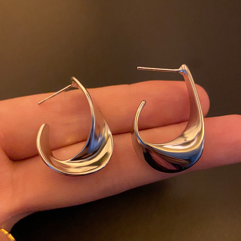 Metal Twisted Design Sense Earrings