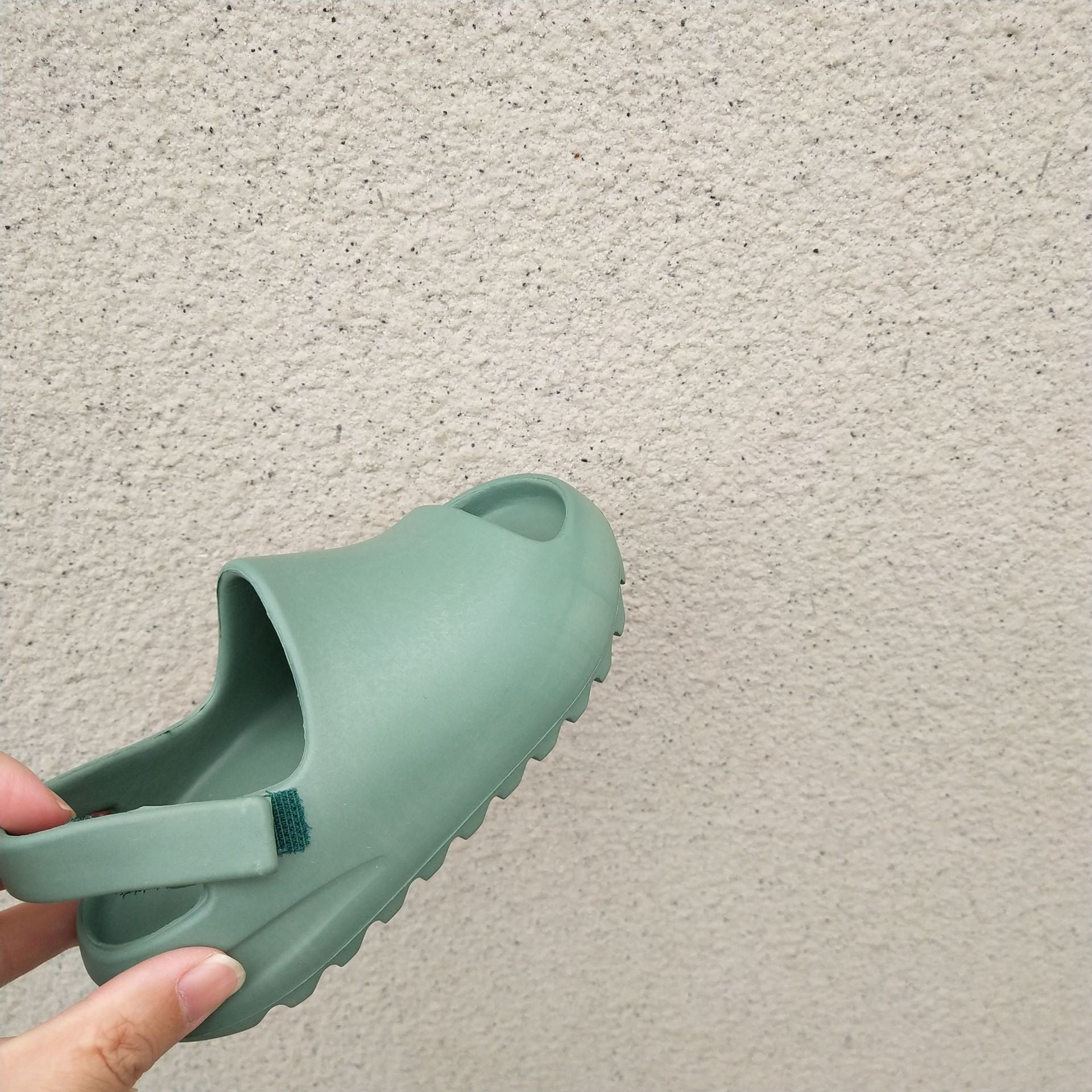 Summer New Home Indoor Slippers Boys And Girls Velcro One Pedal Comfortable Outside Wear Beach Shoes Sandals