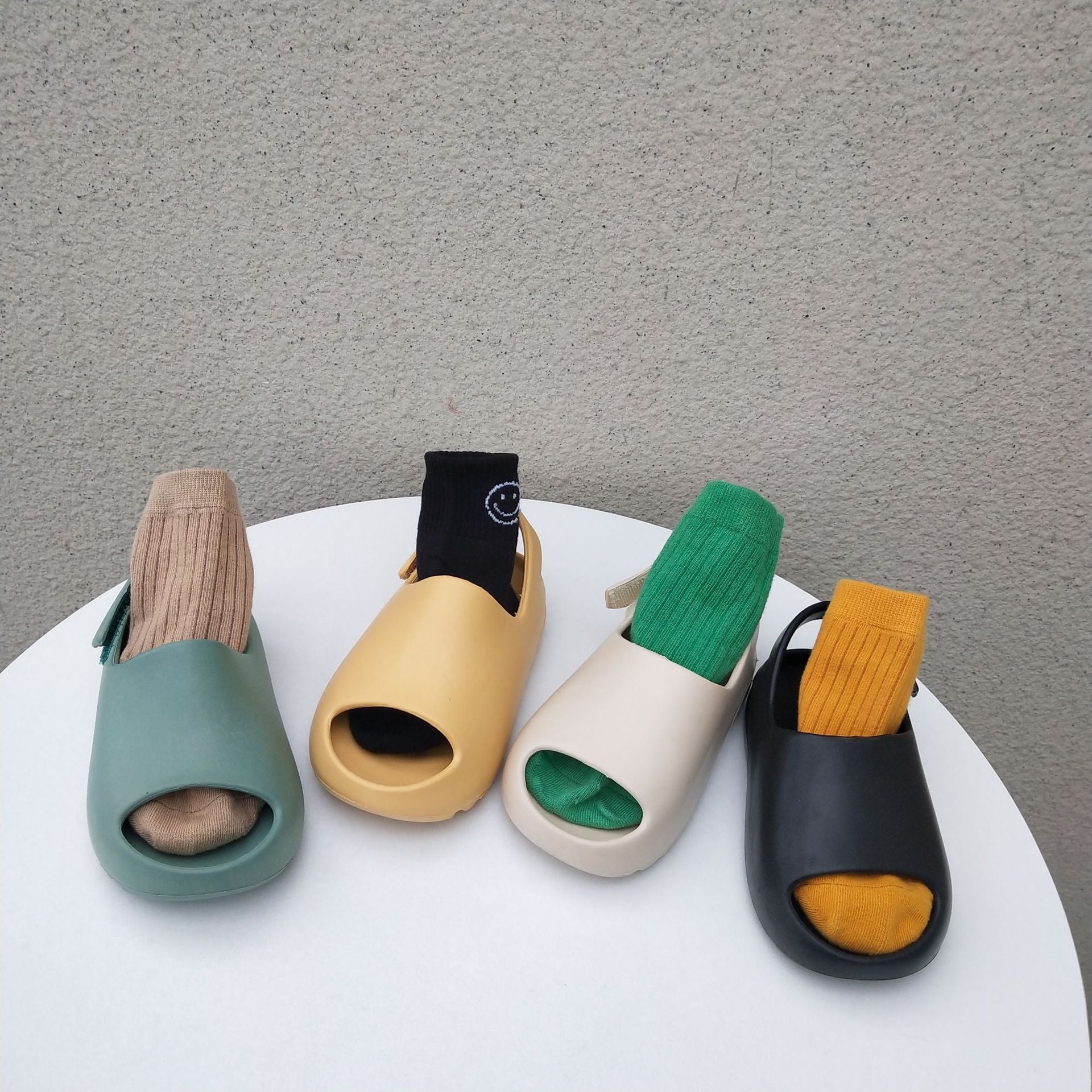 Summer New Home Indoor Slippers Boys And Girls Velcro One Pedal Comfortable Outside Wear Beach Shoes Sandals