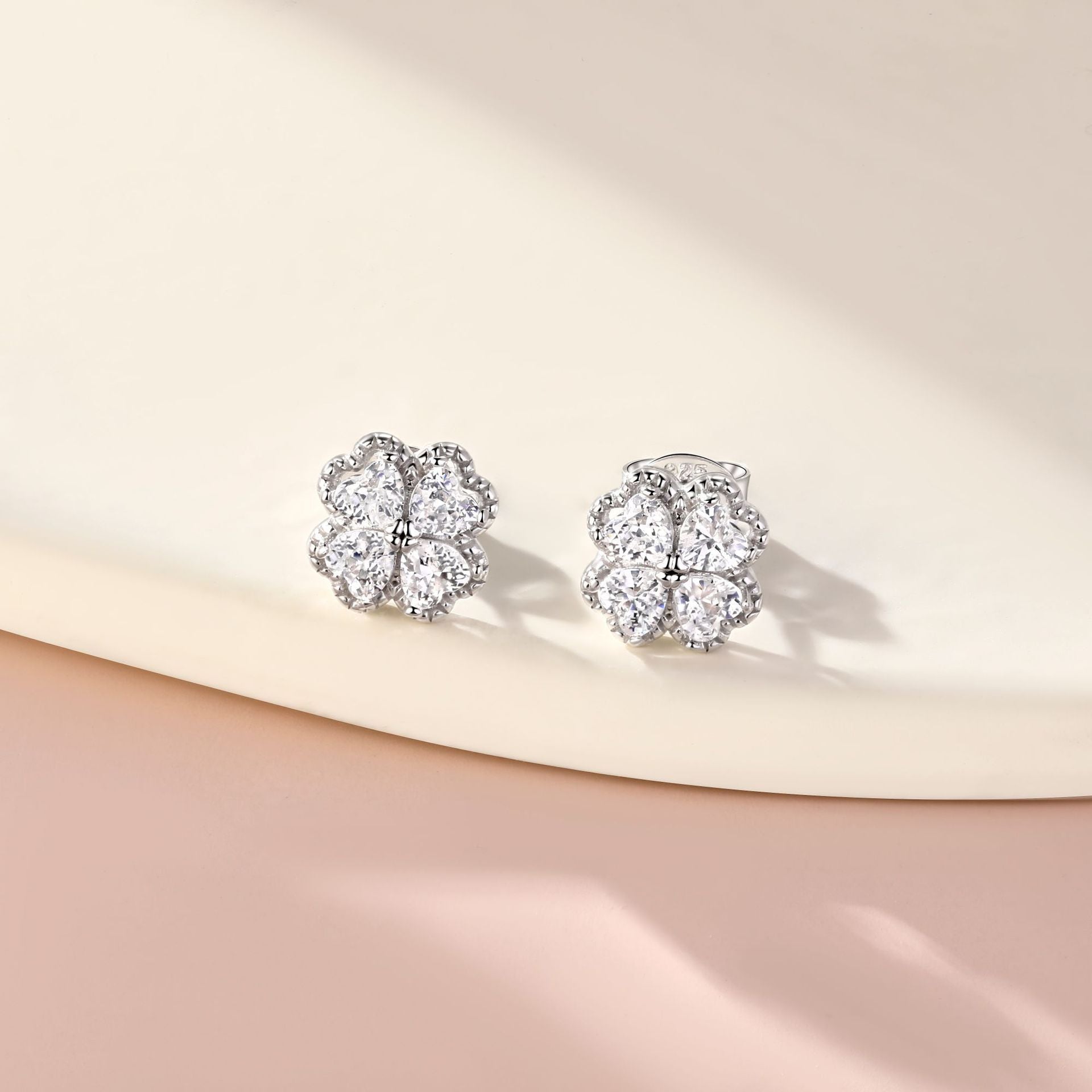 Zeng Yin Four-leaf Clover Ear Team Advanced Sense Love Zircon Earrings