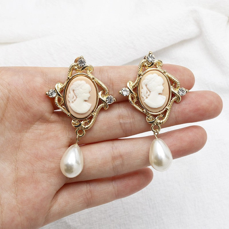 Retro Embossed Mirror Elegant Beauty Earrings