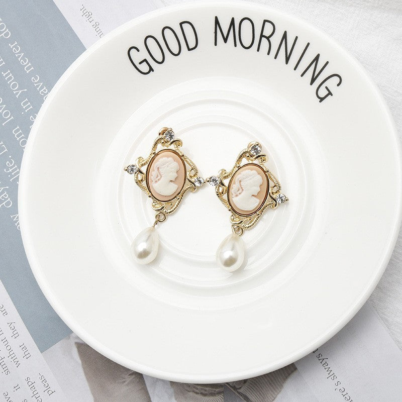 Retro Embossed Mirror Elegant Beauty Earrings